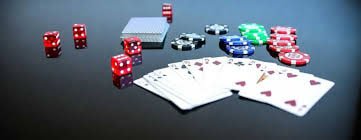 lucky9 Baccarat Live Dealer — Real Dealer ကတ်ချပ်ပေးနေသောမြင်ကွင်း